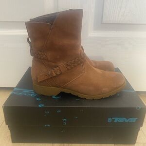 Teva Women's Tan Winter Boots